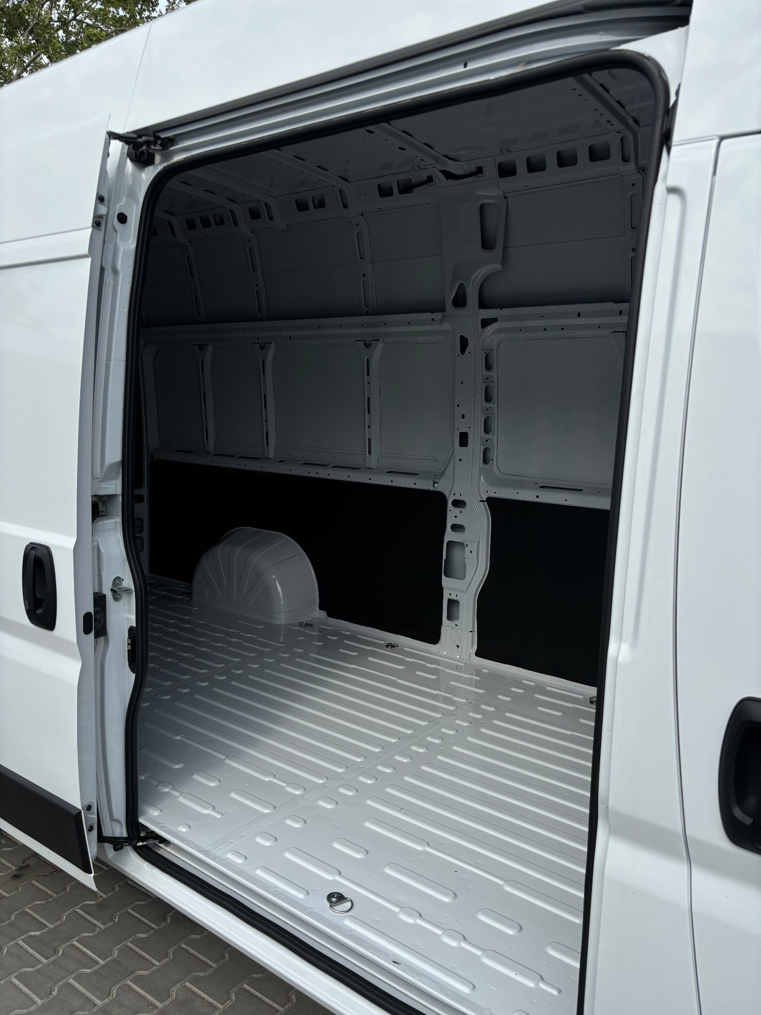 Fiat Ducato 2026 L4H3, Nowy, Automat, 180 KM - miniatura 7