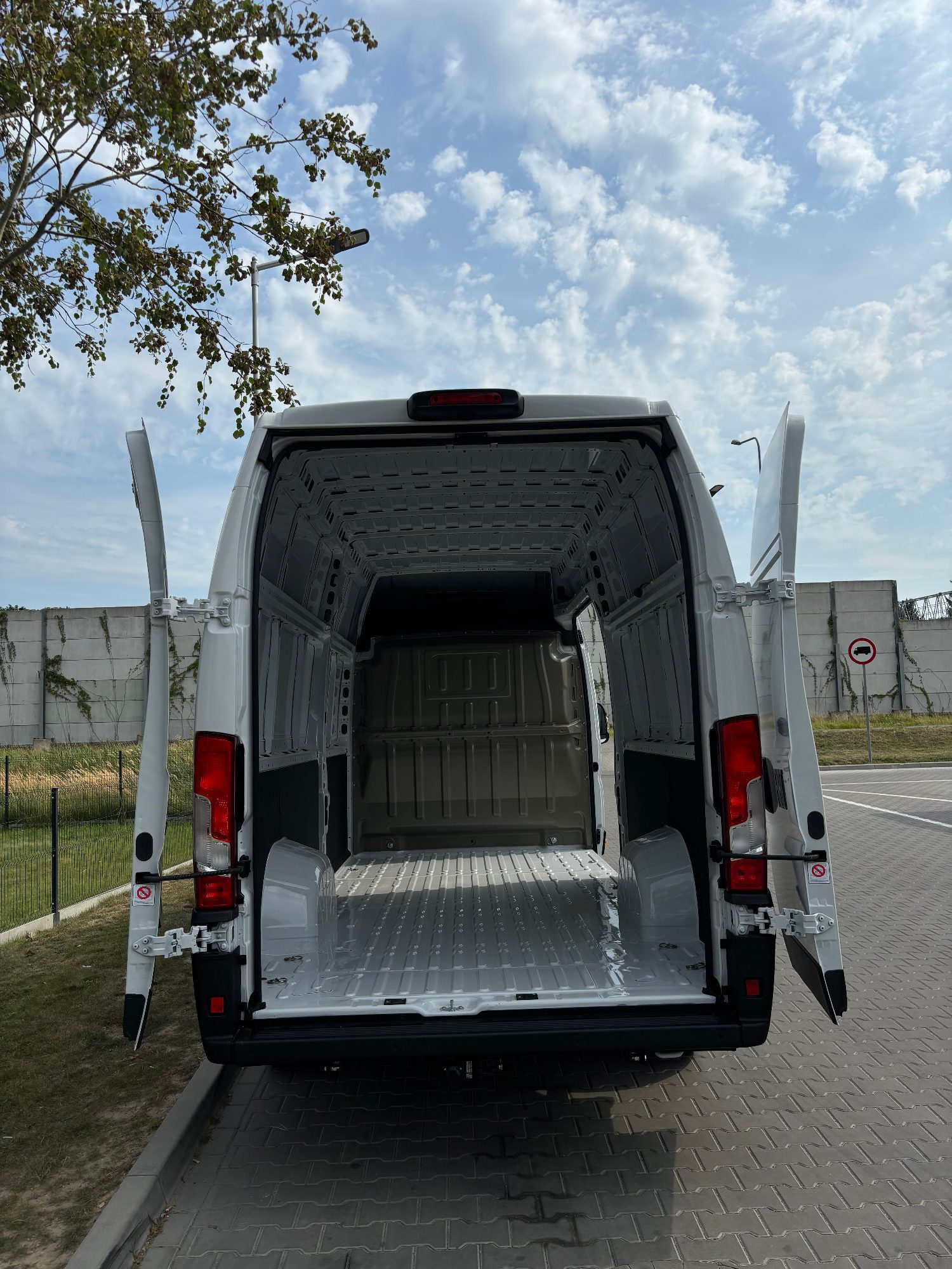 Fiat Ducato 2026 L4H3, Nowy, Automat, 180 KM - miniatura 8