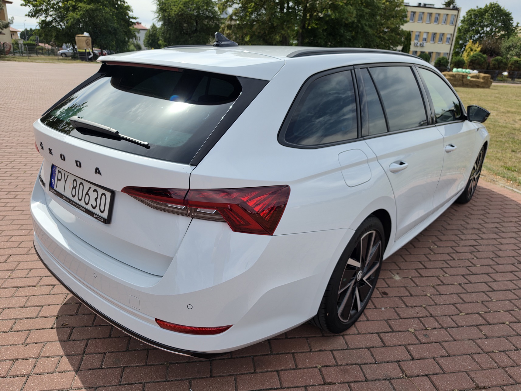 CESJA LEASINGU - Skoda Octavia SportLine 2.0 TSI 190KM DSG 4x4 | 46kkm - miniatura 11